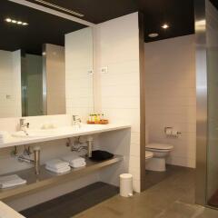 DoubleTree by Hilton Hotel & Spa Emporda ванная фото 2