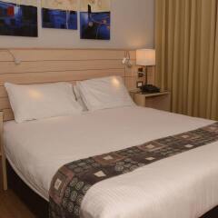 Отель Crystal Suites комната для гостей фото 3