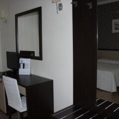 Hotel Hermitage Куальяно сейф в номере
