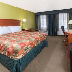 Отель Days Inn Shawnee комната для гостей фото 2