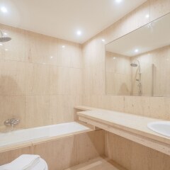 Апартаменты Elegant Apartment - 3 bedrooms & Garage ванная фото 2