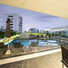Отель Oakwood Residence Sukhumvit Thonglor Бангкок бассейн