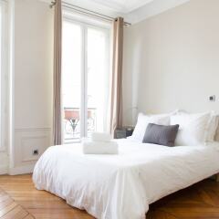 Апартаменты Marais - Francs Bourgeois Apartment комната для гостей фото 3