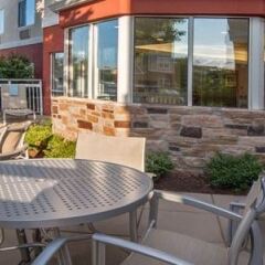 Отель Fairfield Inn & Suites by Marriott Frederick балкон
