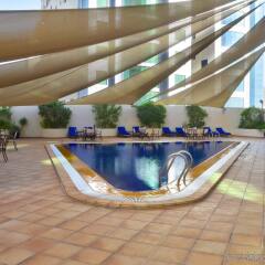 Отель Swiss-Belhotel Sharjah ОАЭ, Шарджа - отзывы, цены и фото номеров - забронировать отель Swiss-Belhotel Sharjah онлайн бассейн