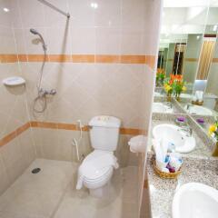 Отель Bella Villa Serviced Apartments Таиланд, Паттайя - 13 отзывов об отеле, цены и фото номеров - забронировать отель Bella Villa Serviced Apartments онлайн ванная