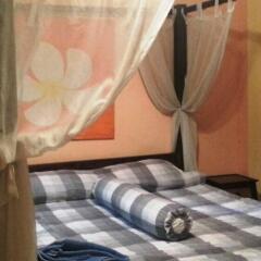 Отель Nickys Guesthouse сейф в номере
