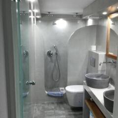 Отель Kafieris Apartments on the cliff Греция, Остров Санторини - 1 отзыв об отеле, цены и фото номеров - забронировать отель Kafieris Apartments on the cliff онлайн ванная фото 2