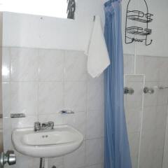 Отель Hostel Mundo Maya Мексика, Канкун - отзывы, цены и фото номеров - забронировать отель Hostel Mundo Maya онлайн ванная