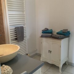 Отель Bleu Agapanthe Chambres d'hotes Сомюр ванная