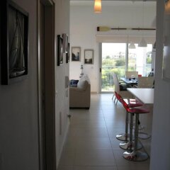 Отель Trident Beach Front Suite Кипр, Протарас - отзывы, цены и фото номеров - забронировать отель Trident Beach Front Suite онлайн интерьер отеля