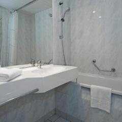 Отель Novotel Poznan Malta Польша, Познань - 4 отзыва об отеле, цены и фото номеров - забронировать отель Novotel Poznan Malta онлайн ванная