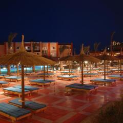 Отель Aqua Vista Resort & Spa Египет, Хургада - 1 отзыв об отеле, цены и фото номеров - забронировать отель Aqua Vista Resort & Spa онлайн пляж