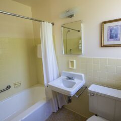 Отель Manoir dYouville ванная фото 2