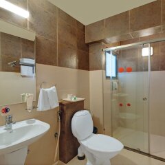 Отель Sandalwood Hotel & Retreat Индия, Гоа - отзывы, цены и фото номеров - забронировать отель Sandalwood Hotel & Retreat онлайн ванная