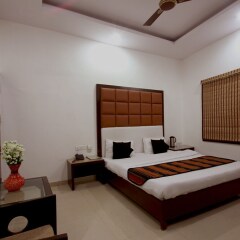 Отель OYO 16011 Hotel Mohan International Индия, Нью-Дели - отзывы, цены и фото номеров - забронировать отель OYO 16011 Hotel Mohan International онлайн сейф в номере
