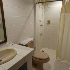 Отель Garden Plaza Hotel Филиппины, Манила - отзывы, цены и фото номеров - забронировать отель Garden Plaza Hotel онлайн ванная фото 2