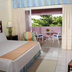 Отель Shaw Park Beach Hotel & Spa Ямайка, Очо-Риос - отзывы, цены и фото номеров - забронировать отель Shaw Park Beach Hotel & Spa онлайн балкон