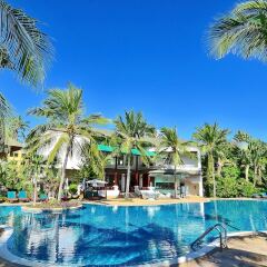 Отель First Bungalow Beach Resort бассейн фото 8