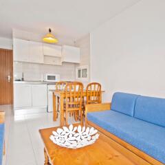 Отель Apartamentos Llevant комната для гостей