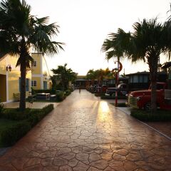Отель Apinya Resort Bangsaray парковка