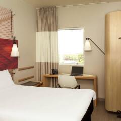 Отель ibis Geneve Centre Lac Швейцария, Женева - 4 отзыва об отеле, цены и фото номеров - забронировать отель ibis Geneve Centre Lac онлайн комната для гостей фото 3