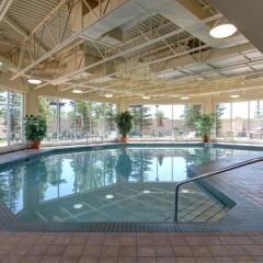 Отель Hilton Garden Inn Calgary Airport Канада, Калгари - отзывы, цены и фото номеров - забронировать отель Hilton Garden Inn Calgary Airport онлайн бассейн фото 2