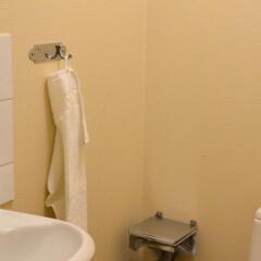 Отель STF Hostel Karlstad Швеция, Карлстад - отзывы, цены и фото номеров - забронировать отель STF Hostel Karlstad онлайн ванная