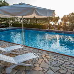 Отель Douka Seafront Residences бассейн