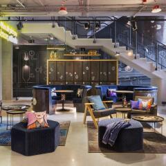 Отель Moxy Warsaw Praga Польша, Варшава - отзывы, цены и фото номеров - забронировать отель Moxy Warsaw Praga онлайн гостиничный бар
