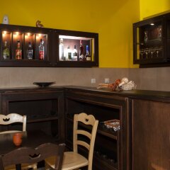 Отель Guesthouse Tianis гостиничный бар