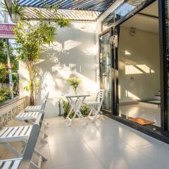 Отель D Central Homestay Hoi An бассейн