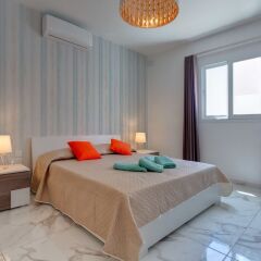 Отель Luxury 2 Bedroom Apartment by the Sea Мальта, Каура - отзывы, цены и фото номеров - забронировать отель Luxury 2 Bedroom Apartment by the Sea онлайн комната для гостей фото 2