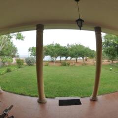 Отель Lake View Bungalow Yala фитнесс-зал