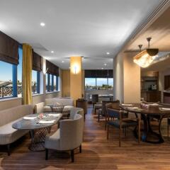 Отель Sheraton Nizhny Novgorod Kremlin Нижний Новгород гостиничный бар