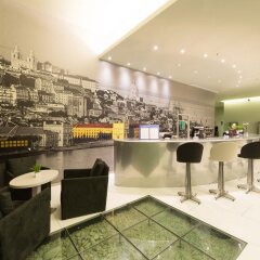Отель TRYP Lisboa Aeroporto гостиничный бар