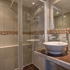Отель Timhotel Odessa Montparnasse Париж ванная