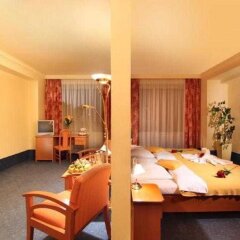 Отель Aparthotel Austria Suites спа