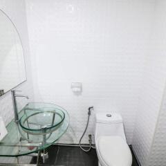Отель Nida Rooms Suriyawong 703 Business Town Бангкок ванная