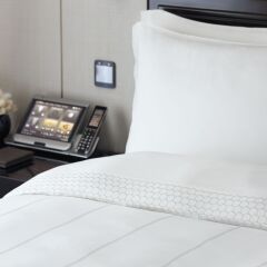 Отель The Peninsula Beijing сейф в номере