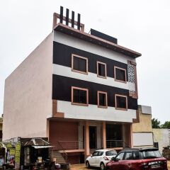 OYO 15555 Hotel Ganesham парковка
