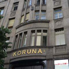 Merchants Crown Hotel Прага вид на фасад фото 2