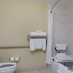 Отель Holiday Inn Express & Suites Somerset Central ванная