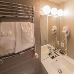 Отель NUVO Hotel Suites Канада, Калгари - отзывы, цены и фото номеров - забронировать отель NUVO Hotel Suites онлайн ванная