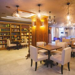 Biblioteka Boutique Hotel развлечения