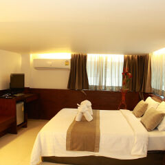 Отель The Bangkok Airport Link Suite сауна