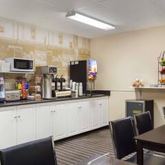 Отель Super 8 Saskatoon West питание