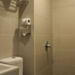 Отель Swiss Inn Chinatown Kuala Lumpur Малайзия, Куала-Лумпур - отзывы, цены и фото номеров - забронировать отель Swiss Inn Chinatown Kuala Lumpur онлайн ванная фото 2