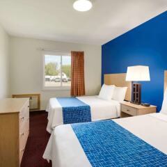 Отель Travelodge by Wyndham Niagara Falls США, Ниагара-Фолс - отзывы, цены и фото номеров - забронировать отель Travelodge by Wyndham Niagara Falls онлайн комната для гостей фото 5