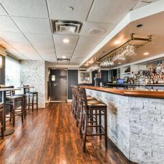 Отель Radisson Suites Hotel Toronto Airport Канада, Торонто - отзывы, цены и фото номеров - забронировать отель Radisson Suites Hotel Toronto Airport онлайн гостиничный бар